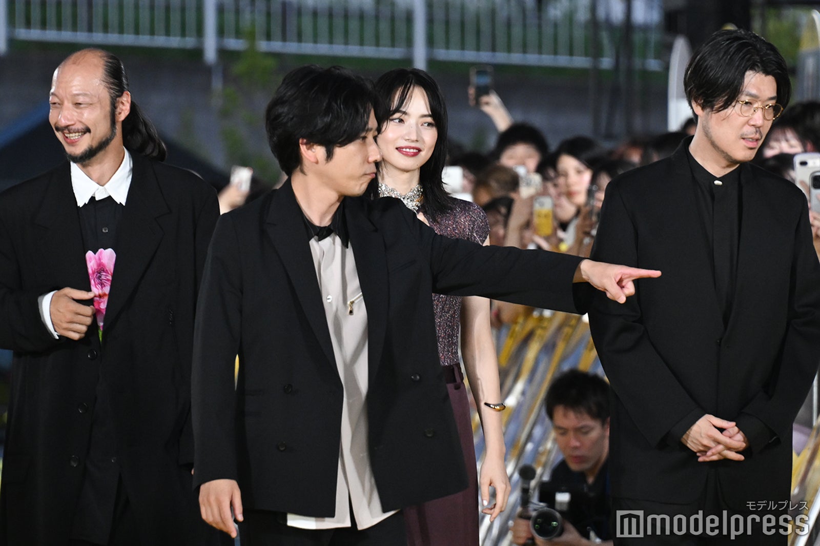 異変を探す河内大和、二宮和也、小松菜奈、川村元気監督（C）モデルプレス