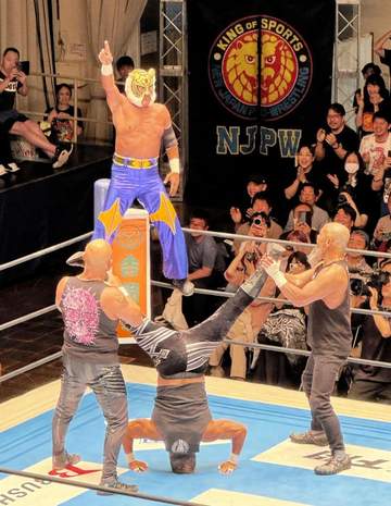 4代目タイガーマスク、引退試合前日にまさかの金的攻撃を披露「邪道＆外道マジックです」