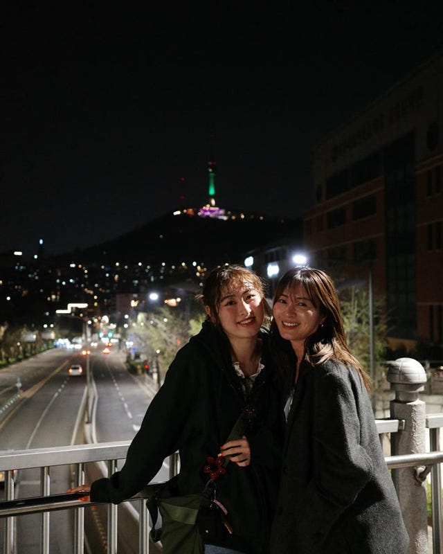 新山もあ、新山千春/新山千春オフィシャルブログより(提供写真)