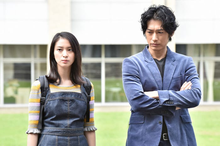 武井咲、ディーン・フジオカ/「今からあなたを脅迫します」第1話より(画像提供:日本テレビ)