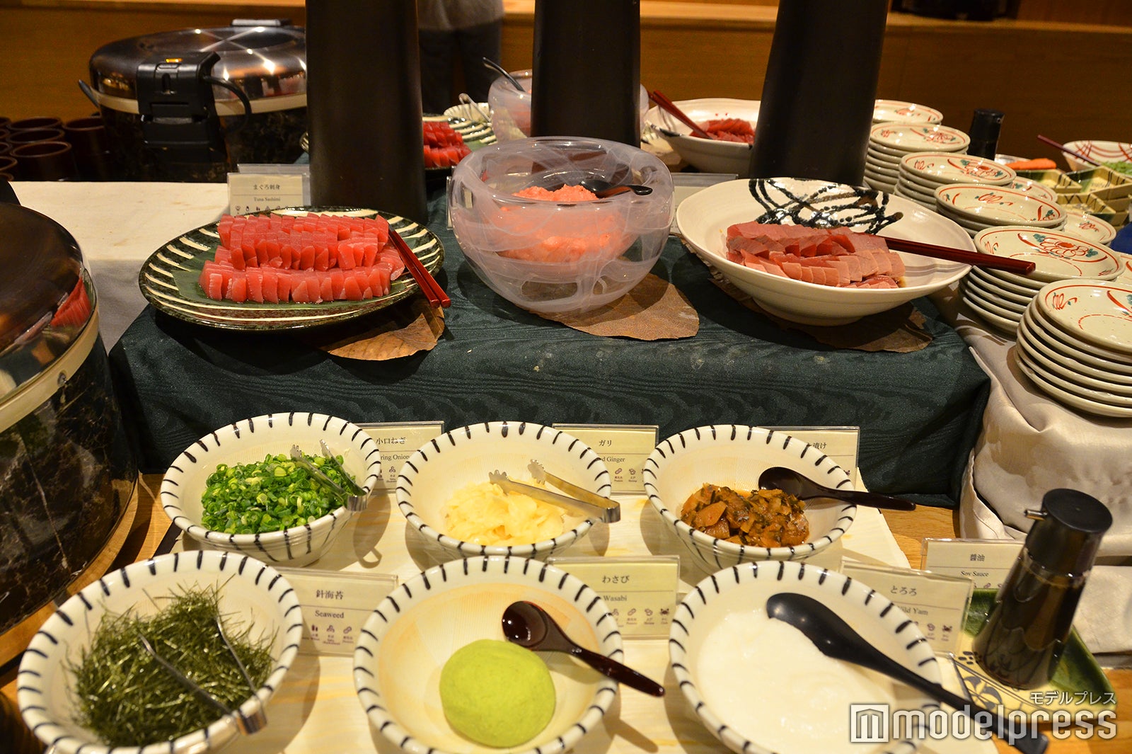 夕食（C）モデルプレス