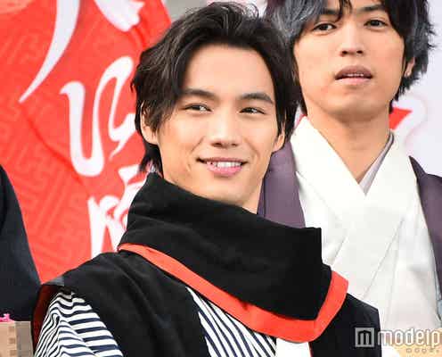 福士蒼汰、アクションで左足の小指にひびも「大きなケガはなかった」 気丈な振る舞いに監督驚き<曇天に笑う>