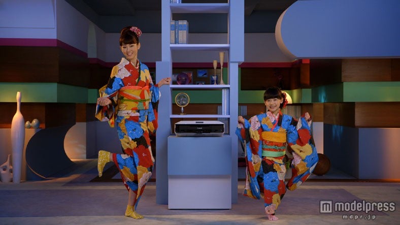 桐谷美玲、芦田愛菜／「PIXUS」新CM「PIXUS 年賀期 スマート年賀状篇」