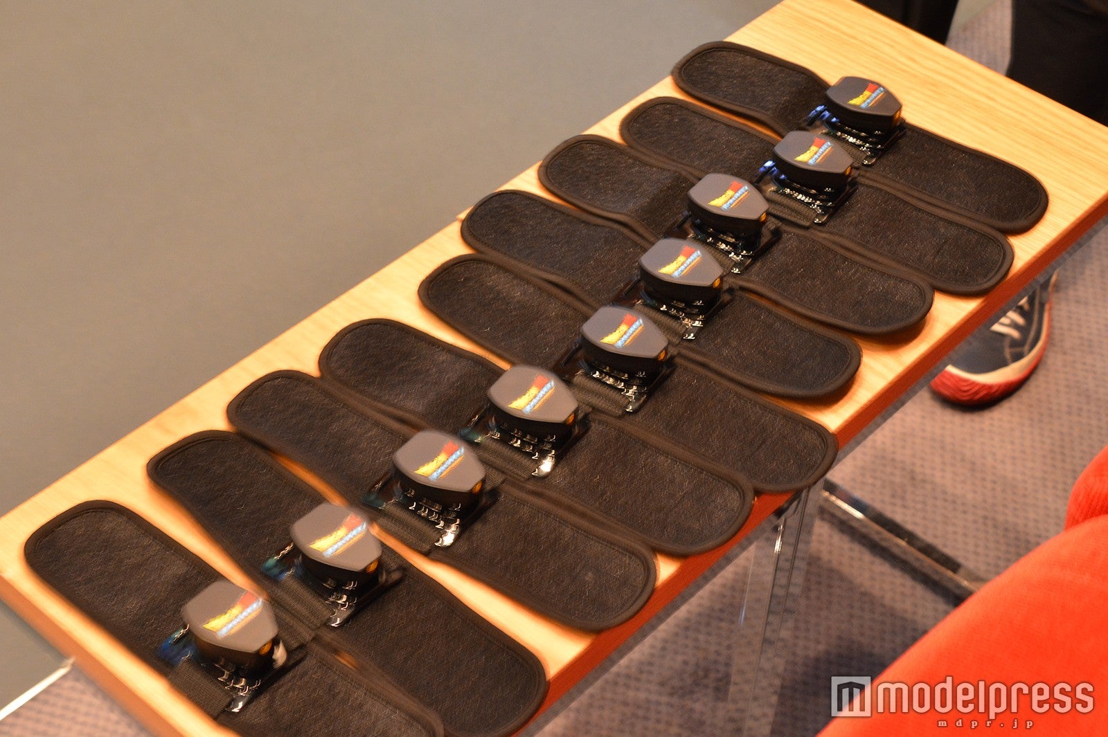 リストバンド（C）モデルプレス