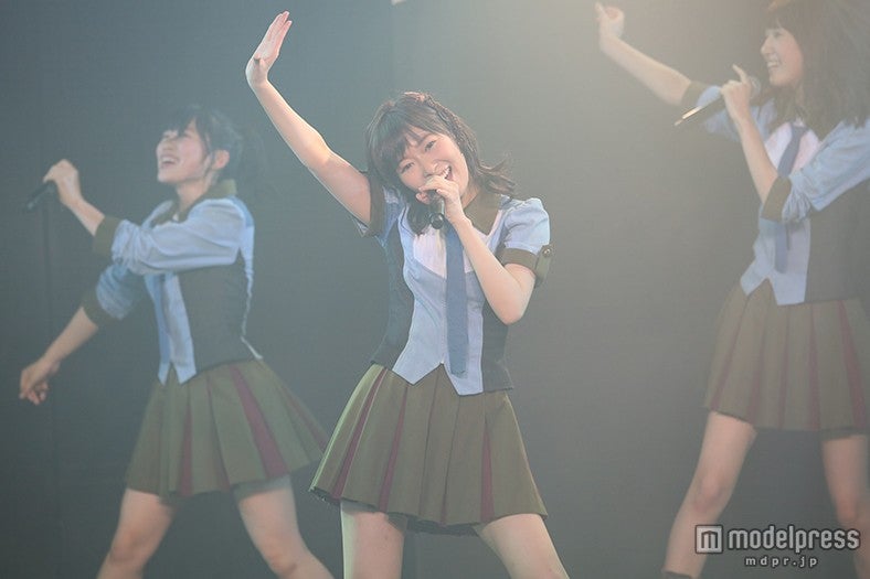 HKT48劇場公演の様子（C）AKS