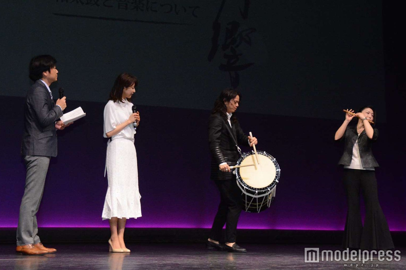 加藤綾子、パフォーマンスに感激 （C）モデルプレス