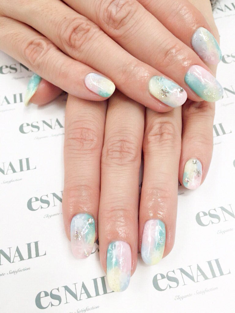 配色の異なるこだわりデザイン／画像提供：esNAIL