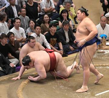横綱大の里が熱海富士下し1敗死守 13日目にも1年ぶり6度目賜杯の可能性 3敗で安青錦、藤ノ川、朝乃山が追う