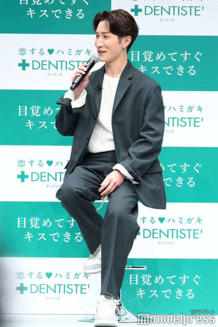 自画自賛する渡辺翔太(C)モデルプレス