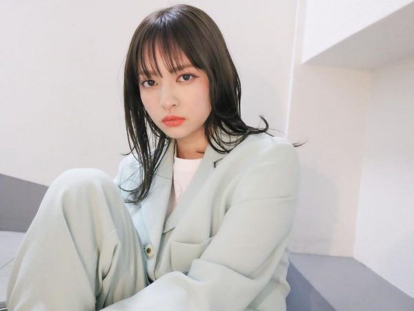前髪ぱっつん シースルーで抜け感を演出 韓国風トレンドの作り方をご紹介 モデルプレス