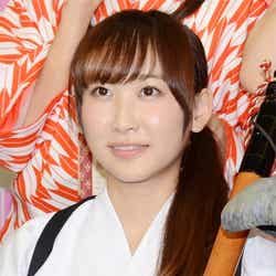 長髪の仁藤萌乃(昨年9月に行われた「AKB48 29thシングル選抜じゃんけん大会」時に撮影)