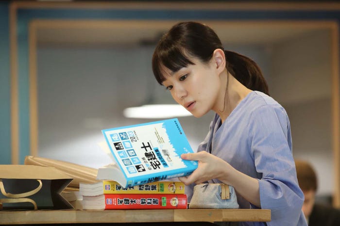 奈緒「あなたがしてくれなくても」第10話より(C)フジテレビ