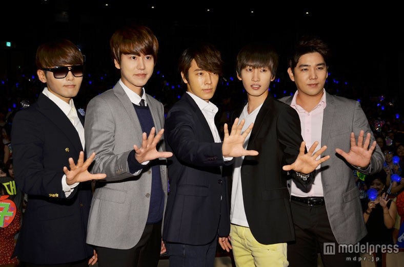SUPER JUNIOR（左から：リョウク、キュヒョン、ドンヘ、ウニョク、カンイン）