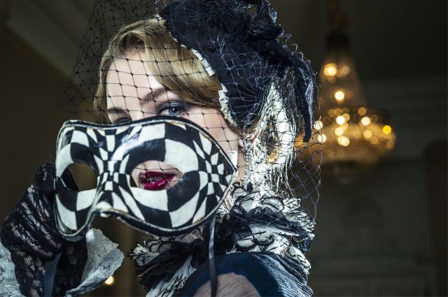 USJ、2018年のハロウィーンは“ドレスアップ仮装”でゴージャスに変身!レンタルグッズで大人レディに