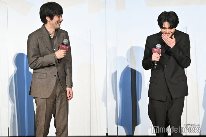 松山ケンイチ、鈴鹿央士 (C)モデルプレス