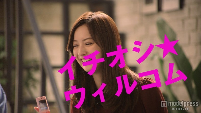 WILLCOM「だれとでも定額」の新CM「ボディカットマジック」編