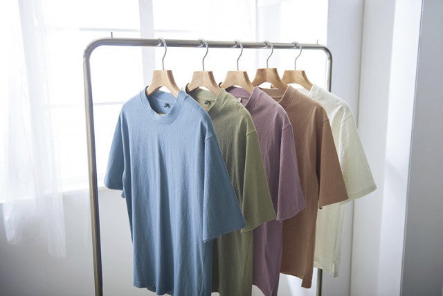 【548~1078円】着回し力抜群…!オンオフ使える超万能「無地Tシャツ」3選