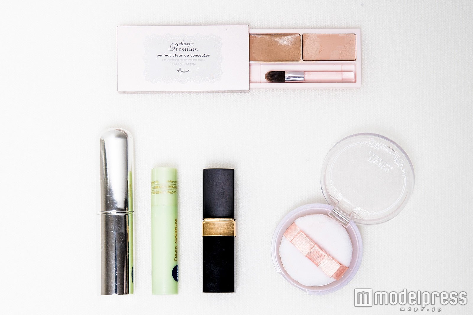 メイクポーチの中身を公開（C）モデルプレス