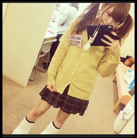益若つばさ ロンハー での制服 ツインテール姿に反響 モデルプレス 益若つばさ ロンハー での制服 ツインテール姿に反響 モデルプレス