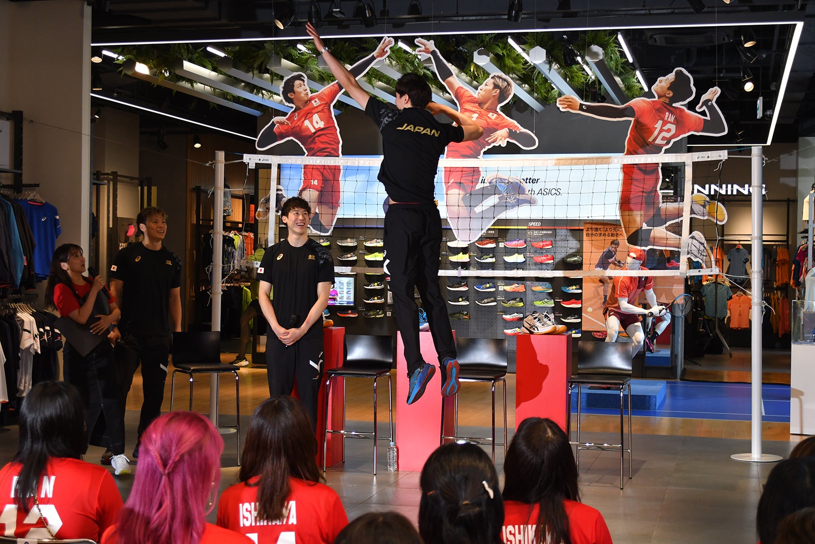 西田有志選手、石川祐希選手、高橋藍選手（提供写真）