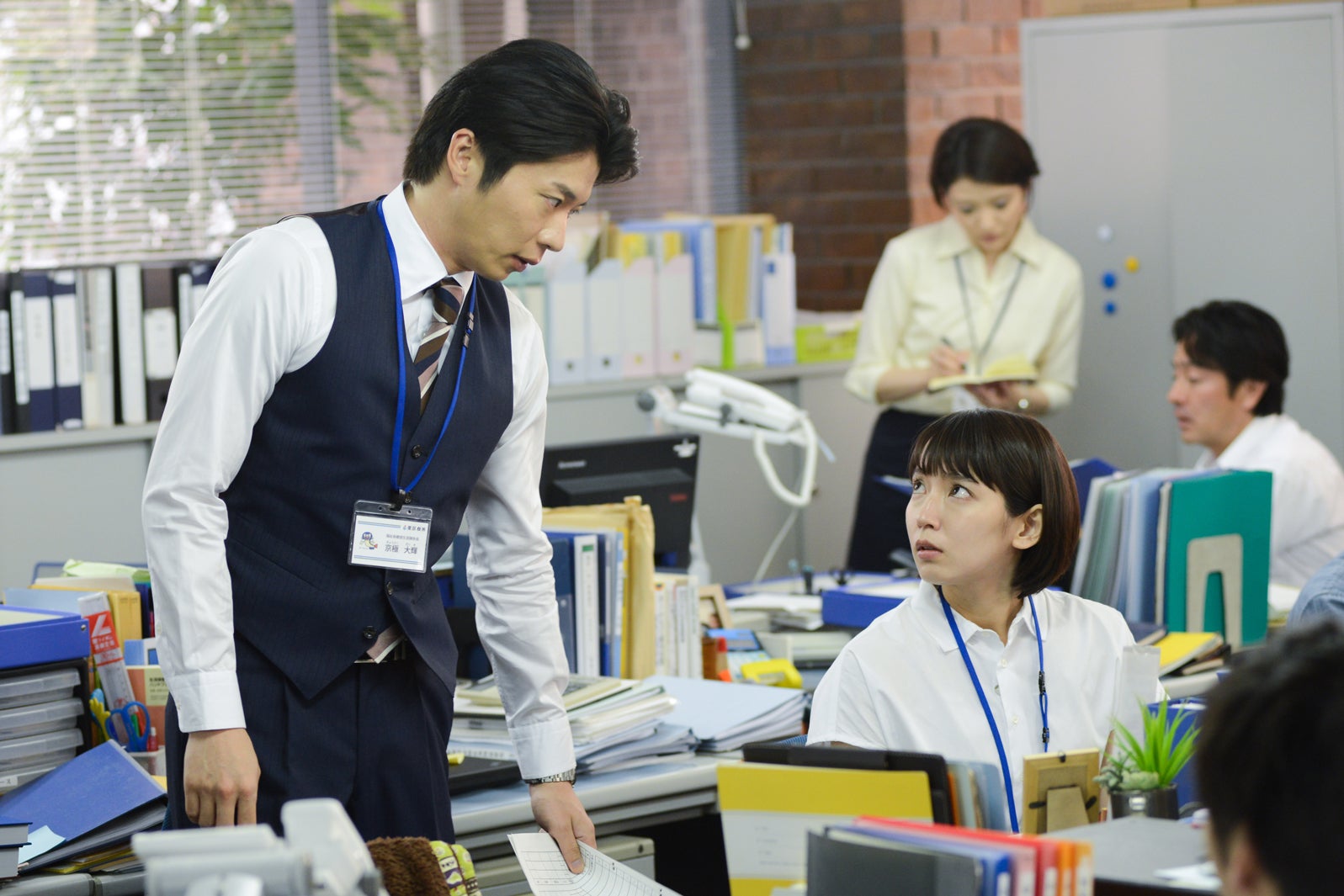 田中圭、吉岡里帆 （C）カンテレ