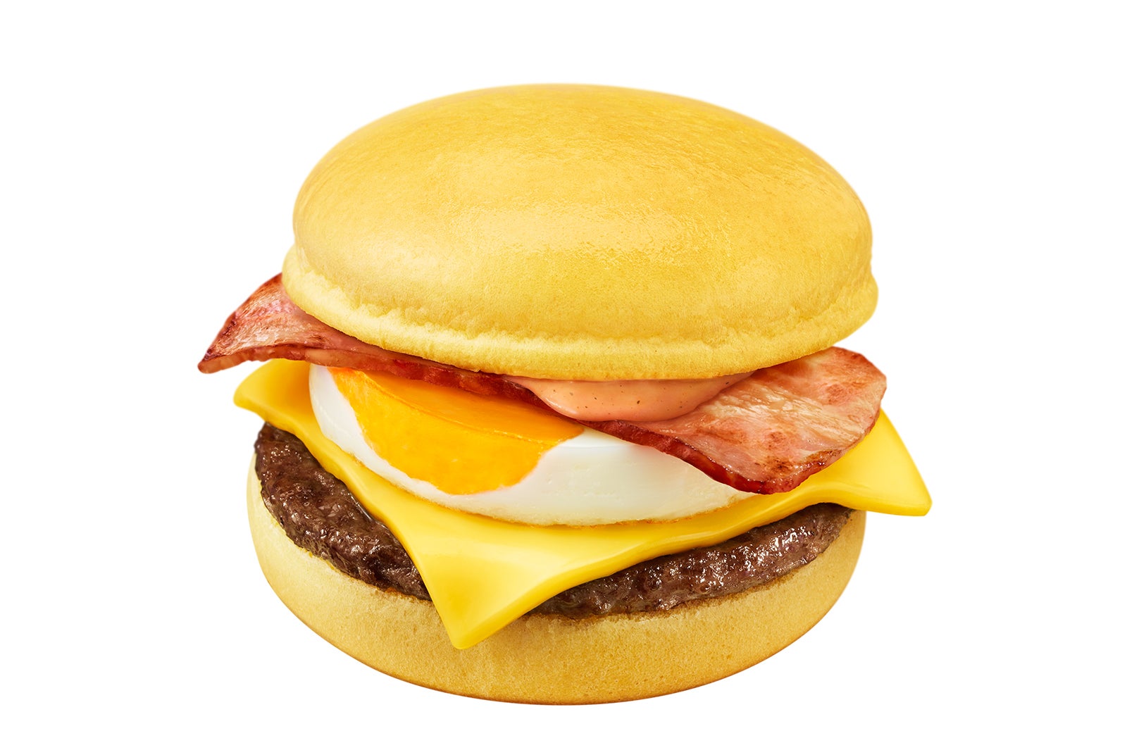 マクドナルド、新作「金の月見バーガー」は厚切チーズを金色バンズでサンド！巨峰ドリンクも新登場