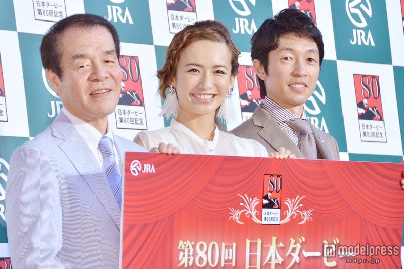 左から杉本清アナウンサー、武豊騎手、優木まおみ