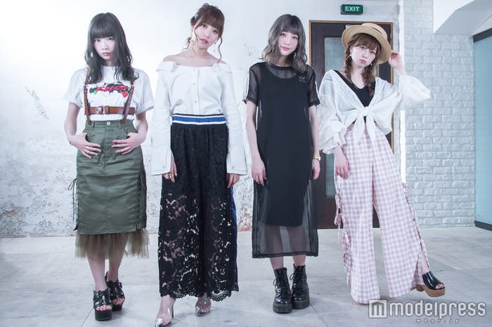 SILENT SIREN(左から)あいにゃん、ひなんちゅ、すぅ、ゆかるん(C)モデルプレス