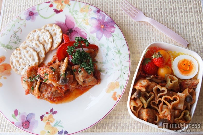 「カフェ風チキンのトマト煮→ハートのトマトチキンパスタ♪」