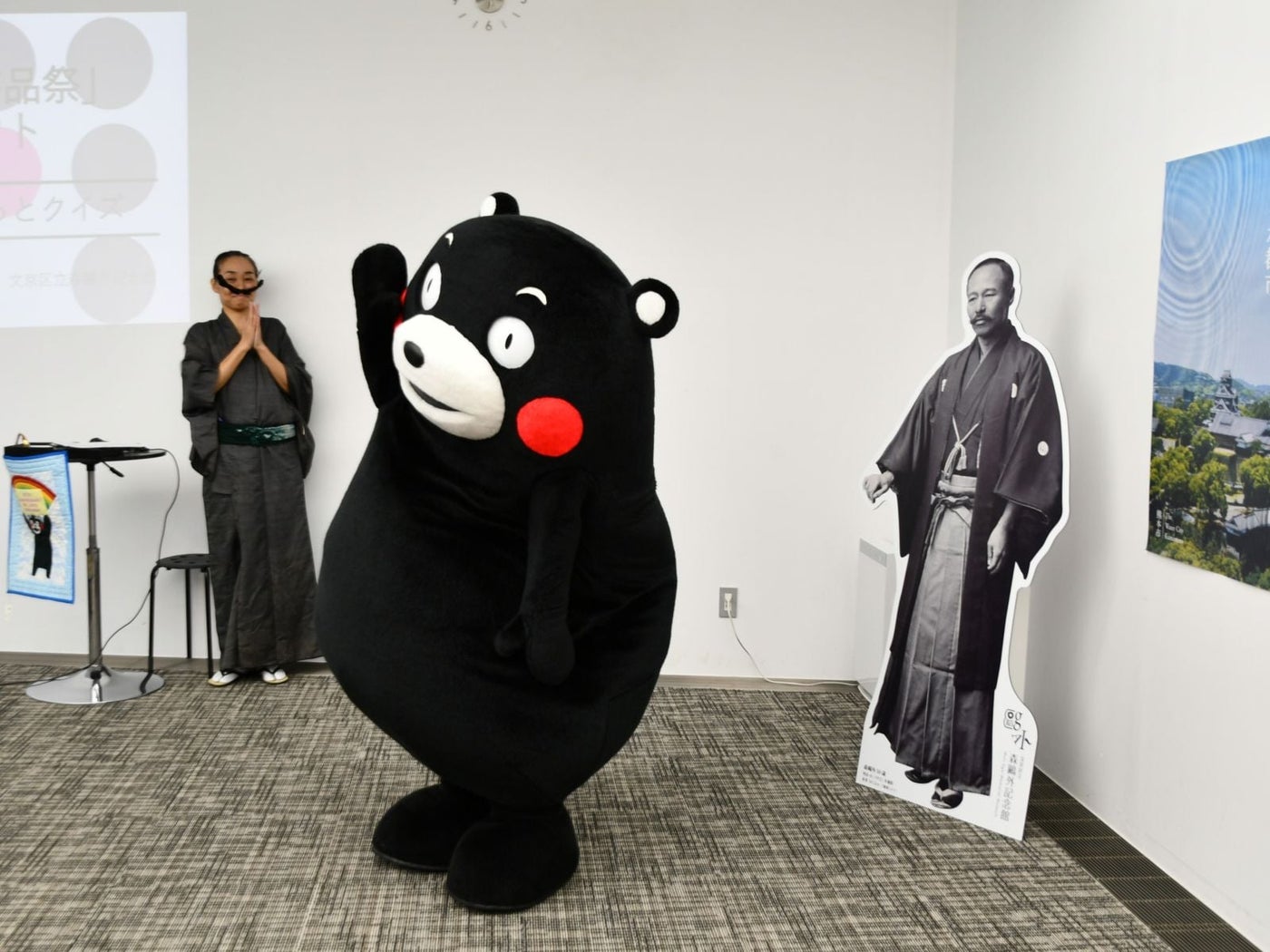 どっちが本物？＝11月1日、東京都文京区