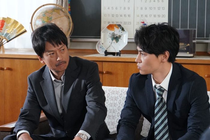 椎名桔平・細田善彦/「3年A組 ―今から皆さんは、人質です―」第2話より(C)日本テレビ