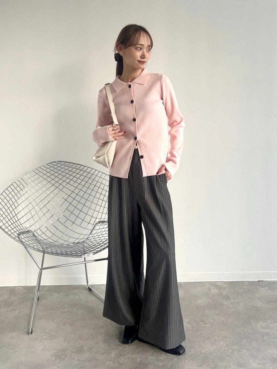 2026大人女性おすすめ春色ピンクポロニット×グレーワイドパンツ