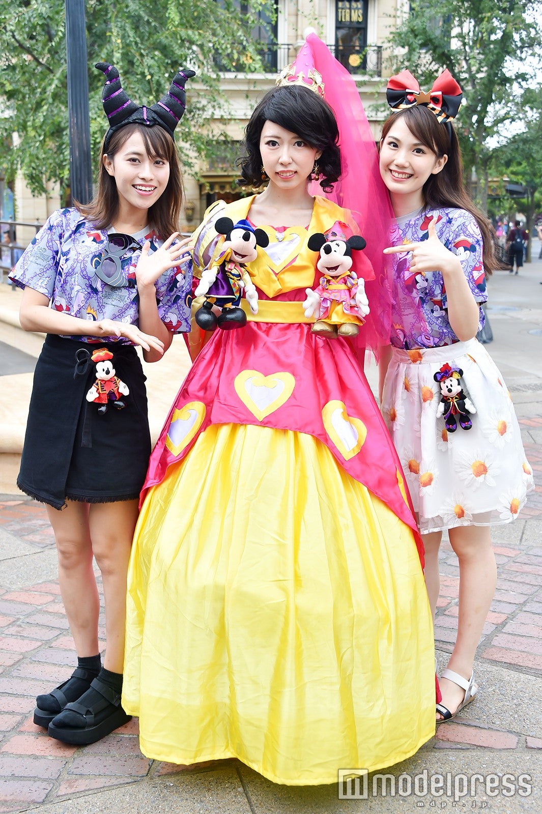 （左から）松田佳奈子（モデル）、もこさん、山本沙樹（モデル）／（C）モデルプレス（C）Disney