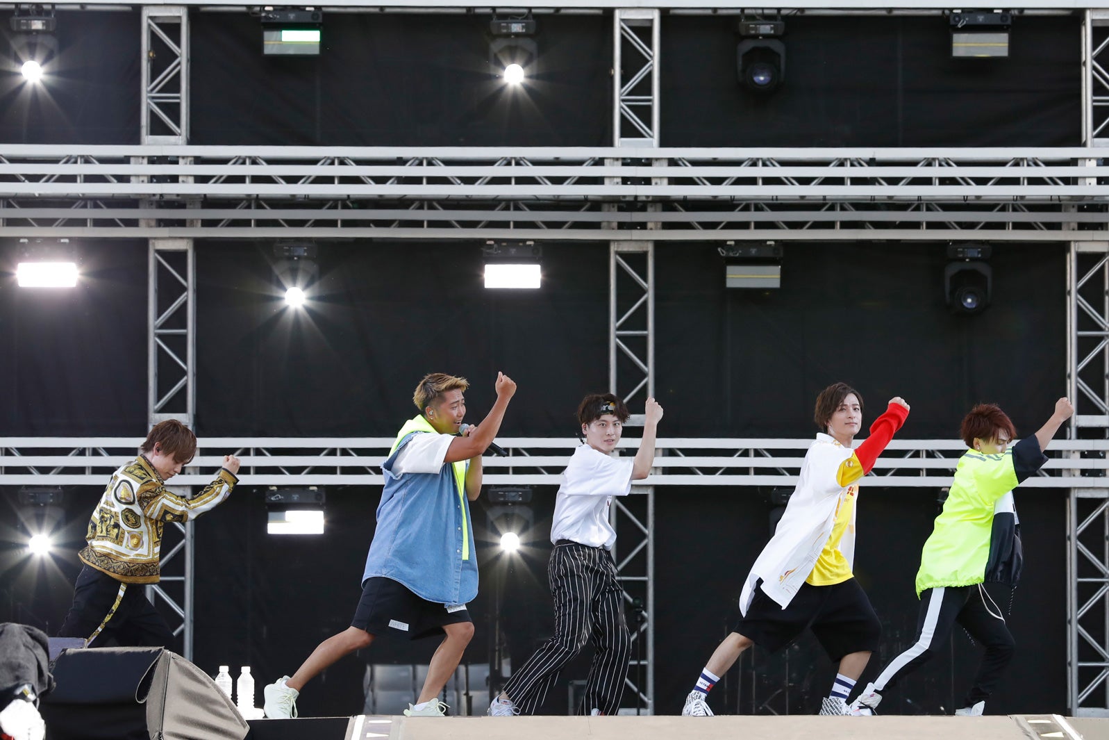 26日に出演した（左から）岩岡徹、大野雄大、工藤大輝、和田颯、花村想太（写真提供：avex）
