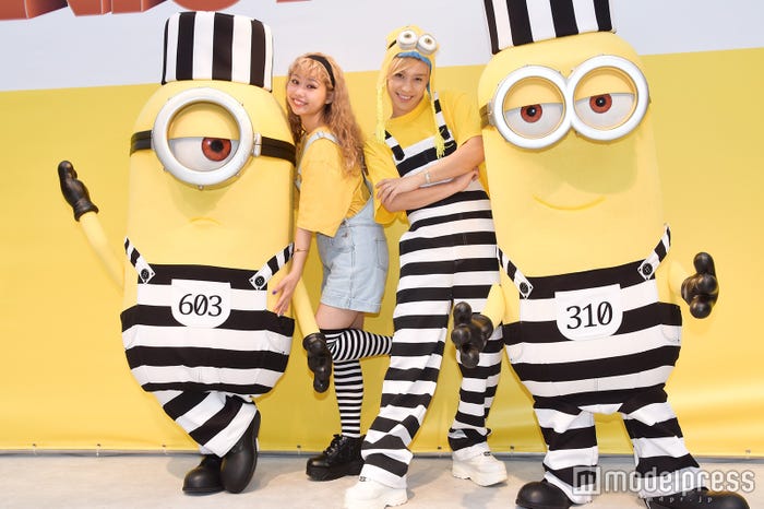 ミニオン風仮装を披露したぺこ、りゅうちぇる (C)モデルプレス