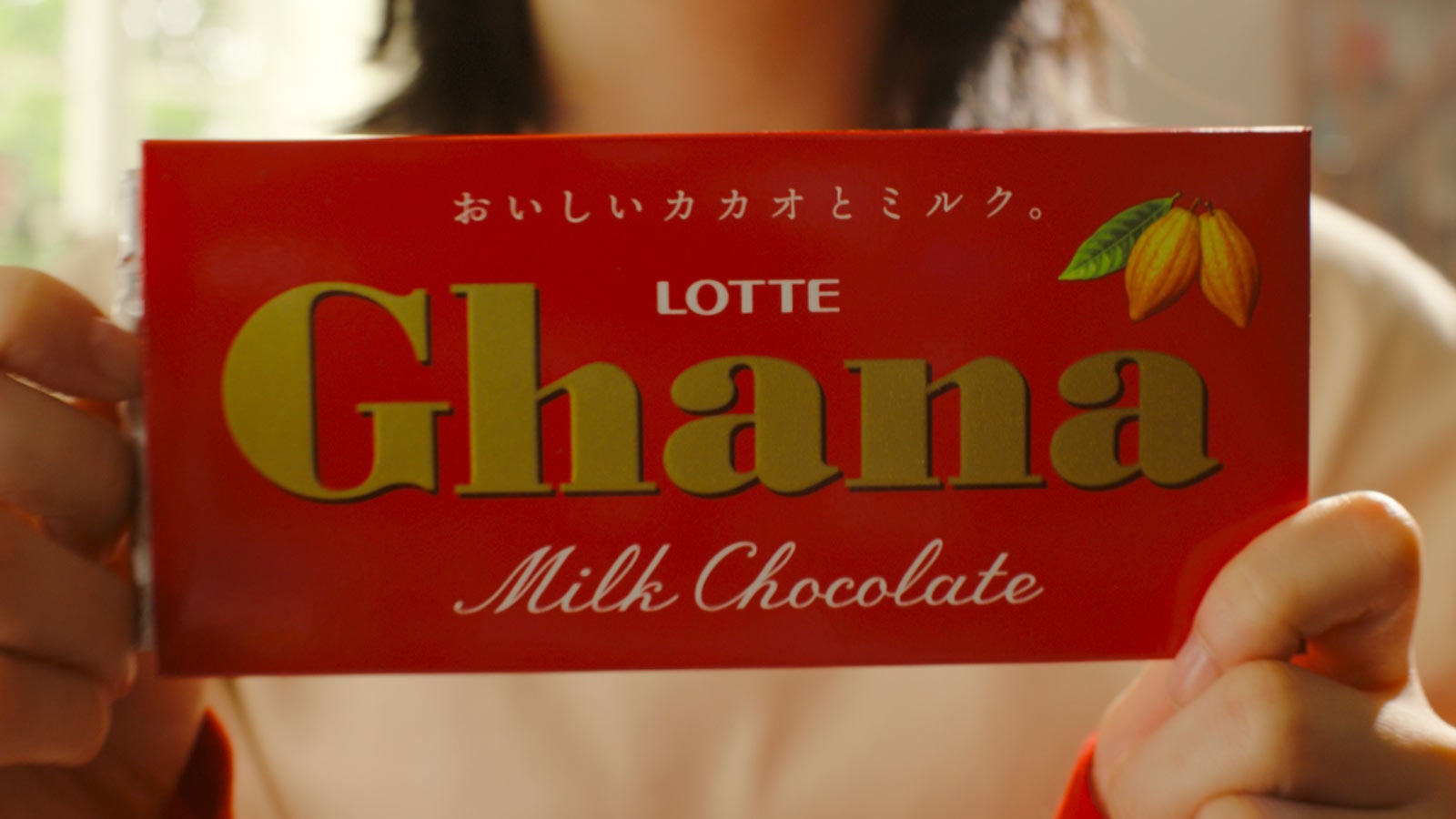 浜辺美波／新TVCM「アガる口どけ」篇より（提供写真）