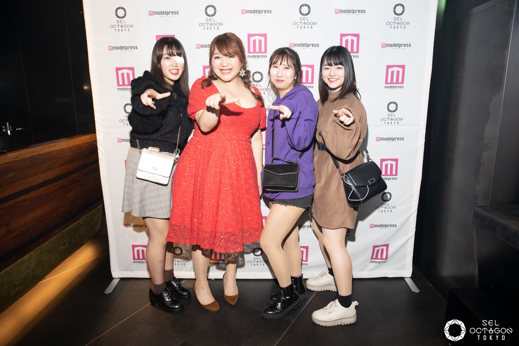 りんごちゃんと記念撮影（提供写真）