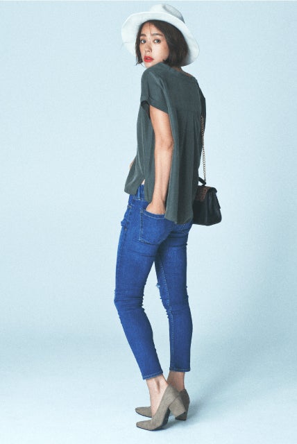 BLOUSE￥7,900　DENIM￥13,800　HAT￥4,900　BAG￥6,000　PUMPS￥8,900／Andemiu（C）TOPLOG