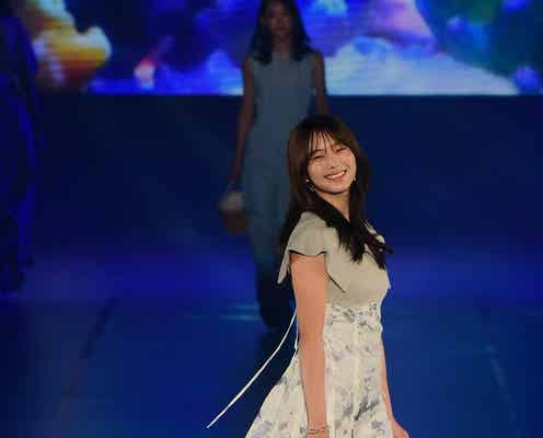 櫻坂46田村保乃、満面の笑顔に胸キュン ガーリーなワンピース姿で登場<GirlsAward 2023 S/S>