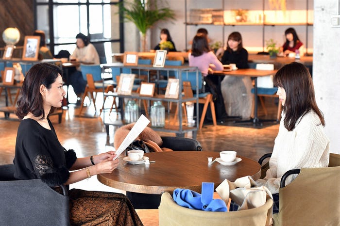 吉田羊、有村架純/「中学聖日記」第10話より(C)TBS