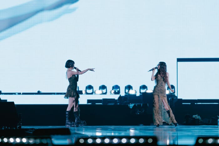 未発表曲「Hold It Down」を披露したHANNI、DANIELLE/NewJeans(C)2024 ADOR. All Rights Reserved.