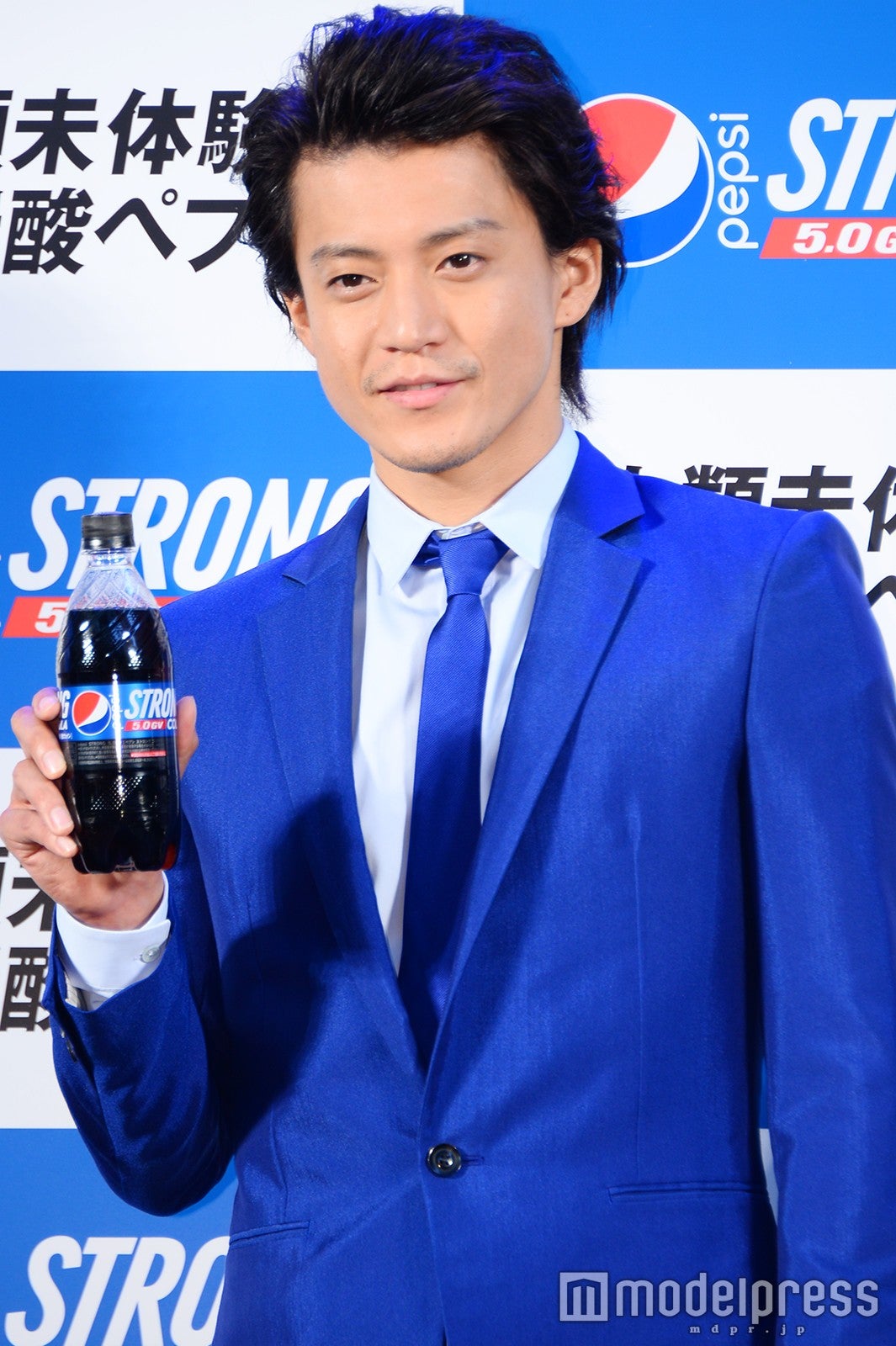 小栗旬 やられた Cmで話題の 桃太郎 に嘆き モデルプレス