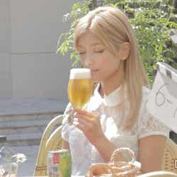 ローラ/「サッポロ ホップ畑の香り」テレビCM「鼻にホップ」篇メイキングショット