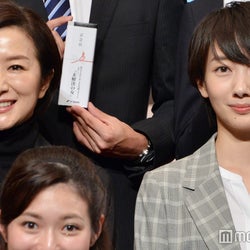 波瑠 鈴木京香ら テレビ朝日入社式にサプライズ登場 プレゼントを手渡し モデルプレス 波瑠 鈴木京香ら テレビ朝日入社式にサプライズ登場 プレゼントを手渡し モデルプレス