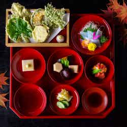 赤塗りの漆器で命をいただく精進料理/提供画像