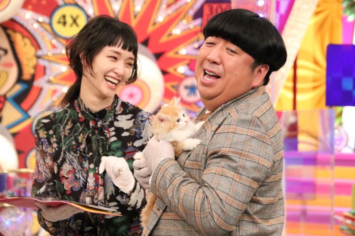 剛力彩芽、日村勇紀(C)フジテレビ