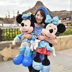 「東京ディズニーシー15周年“ザ・イヤー・オブ・ウィッシュ”」ぬいぐるみ各￥18000（モデル：堀瑞希）／（C）モデルプレス（C）Disney