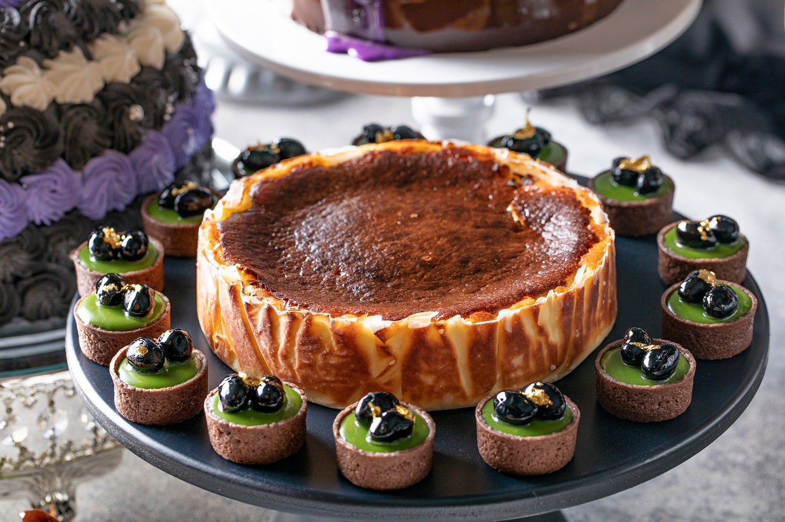 バスク風黒いチーズケーキ／画像提供：名古屋ヒルトン