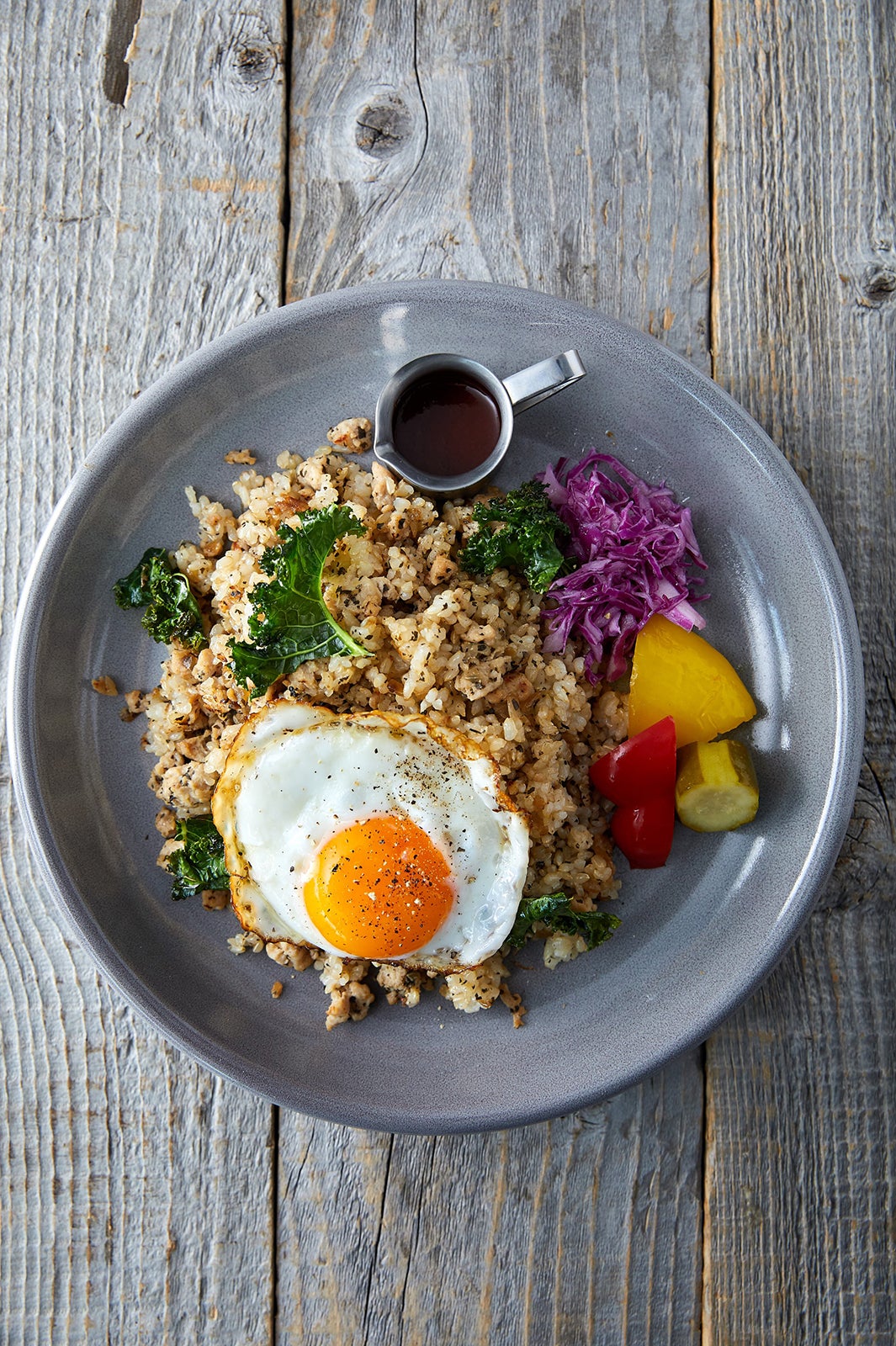 ブラウンライスのガパオ風プレート 1,250円+tax／画像提供：ベイクルーズ