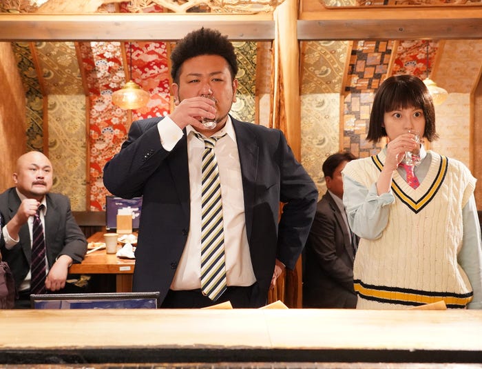 坂井良多、金ちゃん、今田美桜/「悪女(わる)~働くのがカッコ悪いなんて誰が言った?~」第1話より(C)日本テレビ